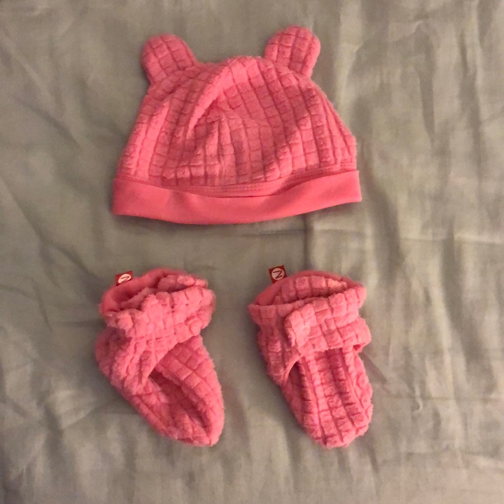 12 month Zutano beanie hat and booties set